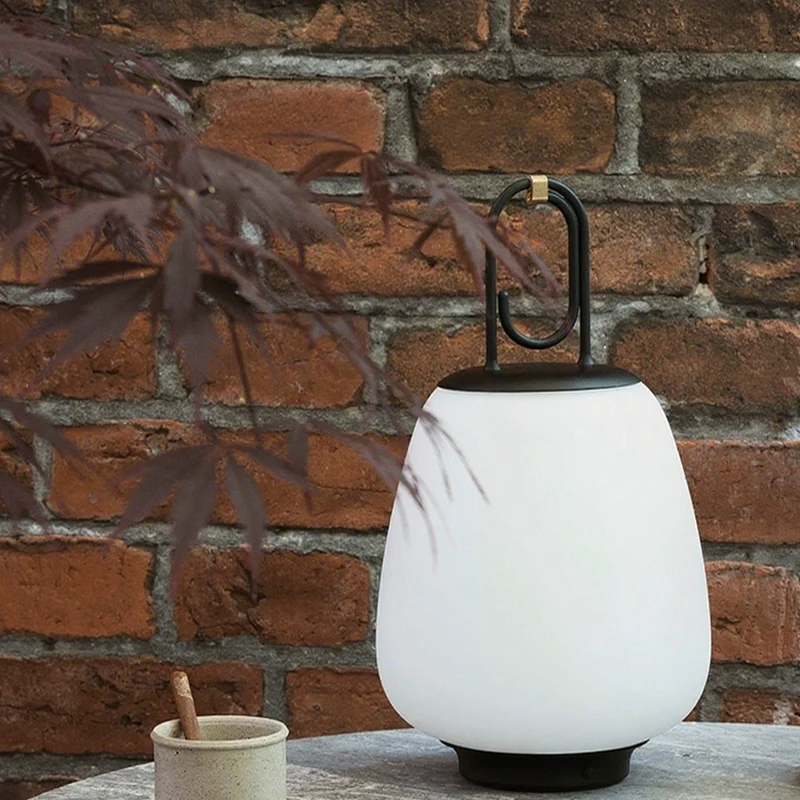 مصباح طاولة بجانب السرير للدراسة في الأماكن المغلقة، وظيفة شحن، مفتاح ضغط على زر، ضوء دافئ، تعديل ثلاثي المستويات، زجاج معدني