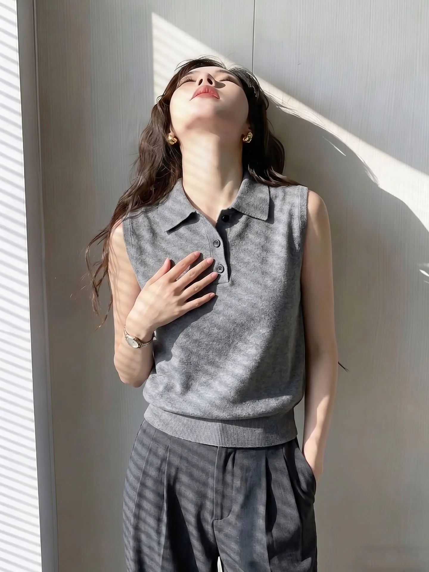 

Summer 2026 Korean Style Neck Knitted Vest Pure Color Sleeveless Top Women's Fashion Ageless Simple Design Silk Material
