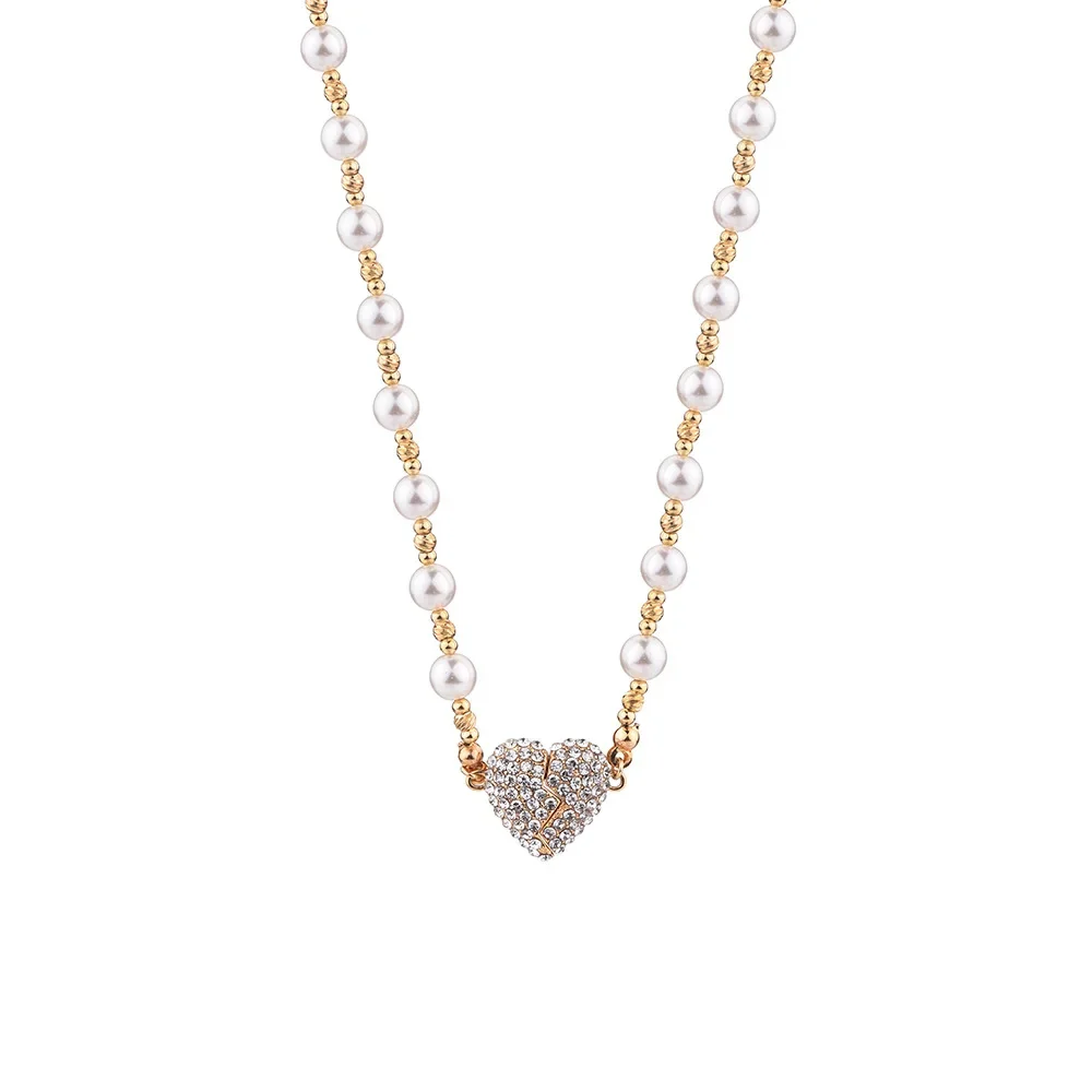 

A new diamond-encrusted magnetic core pendant with a light luxury and niche design collarbone chain
