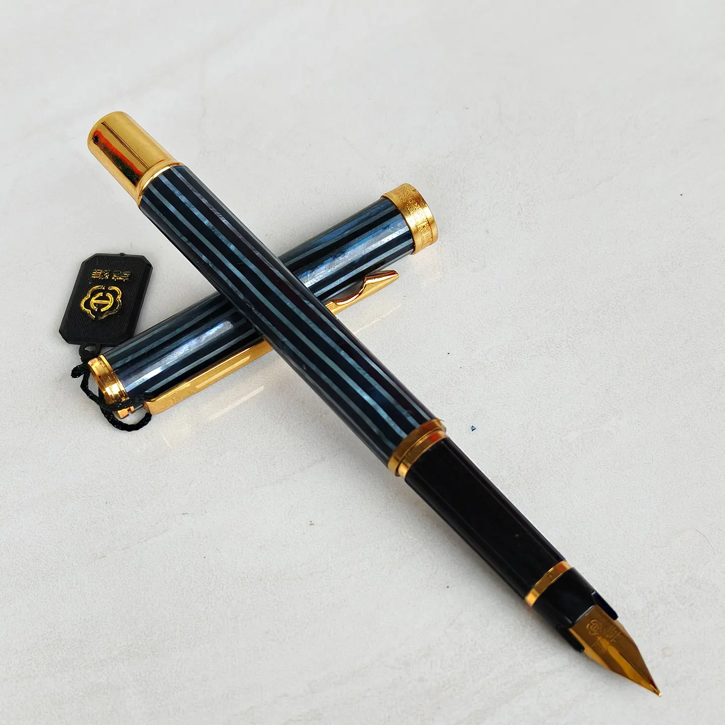 Rare 1990s Stock HERO 261 Fountain Pens Writing Office Collection Stationery Clearance For Sale. NIB F