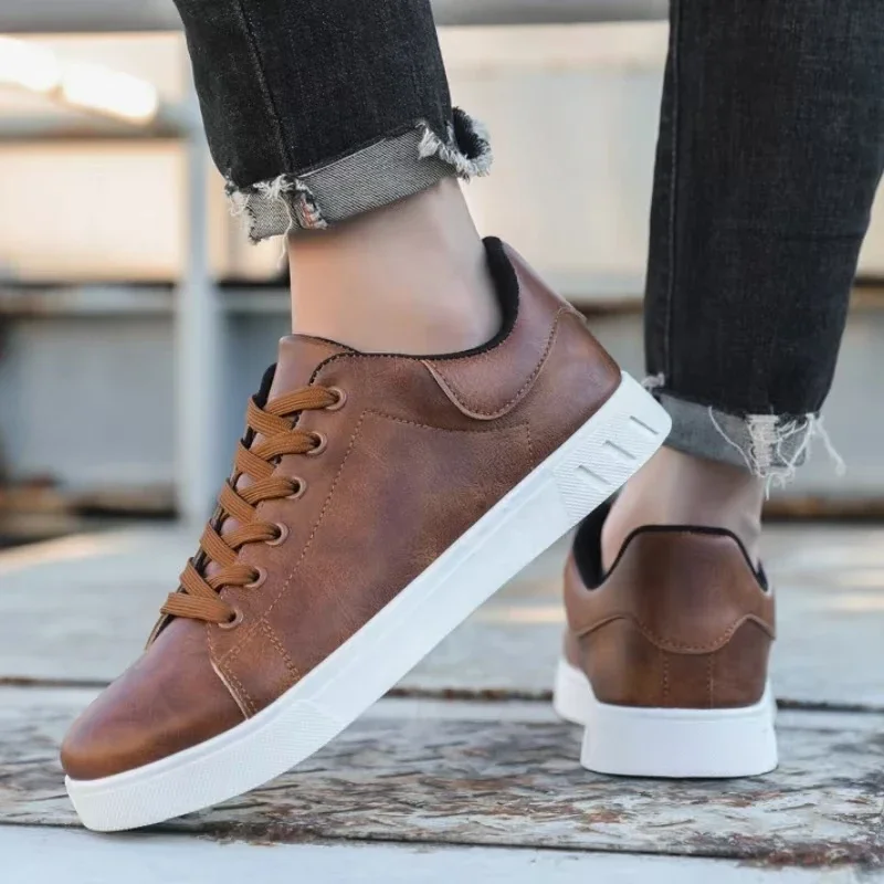 Scarpe casual da uomo in pelle di lusso comode sneakers con suola morbida uomo marrone appartamenti moda scarpa vulcanizzata tinta unita taglie forti 48