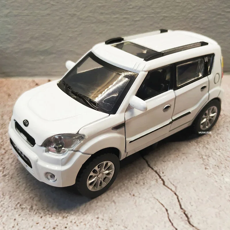 KIA SOUL-modelo de coche de aleación de Metal fundido a presión, vehículo de juguete, modelo de coche de alta simulación, colección de sonido y luz, regalo de juguete para niños, 1:32