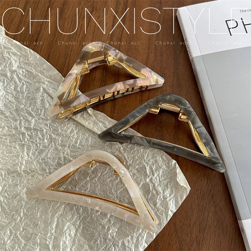 مشبك شعر مثلث للشعر السميك خلات القرش كليب 2025 الرائجة إكسسوارات الشعر قبضة قوية الظهر رئيس أوبدو التصميم #1
