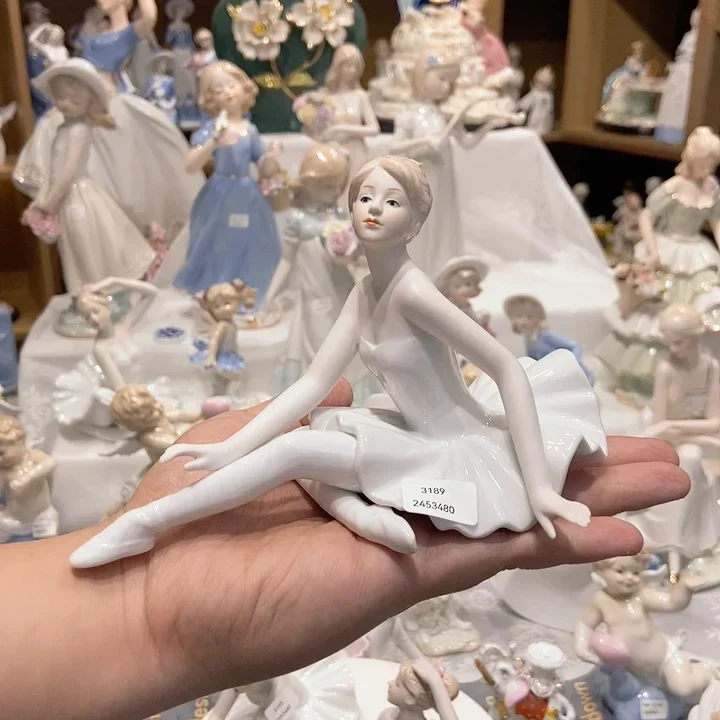 Western Characters Ballet Girl Elegant Ceramic Characters Porcelain Dolls Playing Piano Ornament Desktop Exhibition Hall Collect