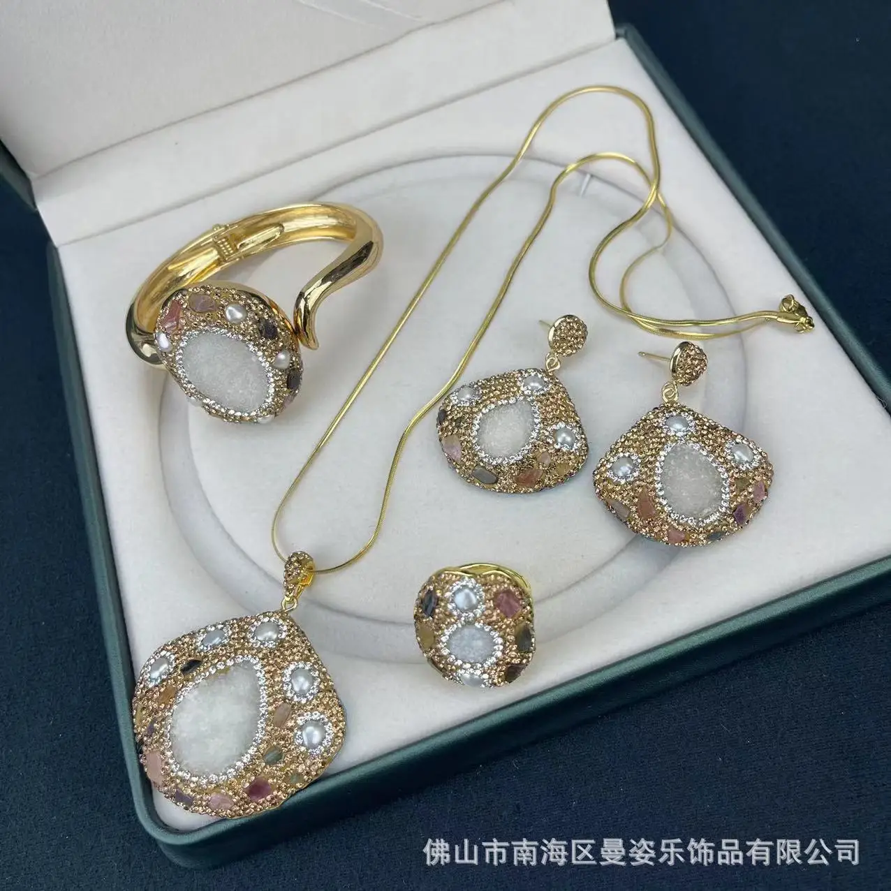 

Ore agate crystal teeth inlaid baroque pearl four-piece vintage popular cross-border jewelry sets Pendant necklace Ring bracelet