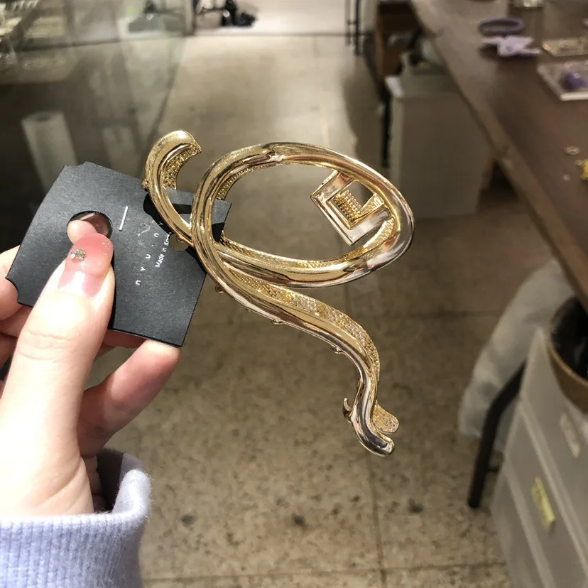 

Metal Large Wave Cross Line Hair Claw for Women Summer Advanced Design Unique Shark Clip Hair Accessories Sturdy