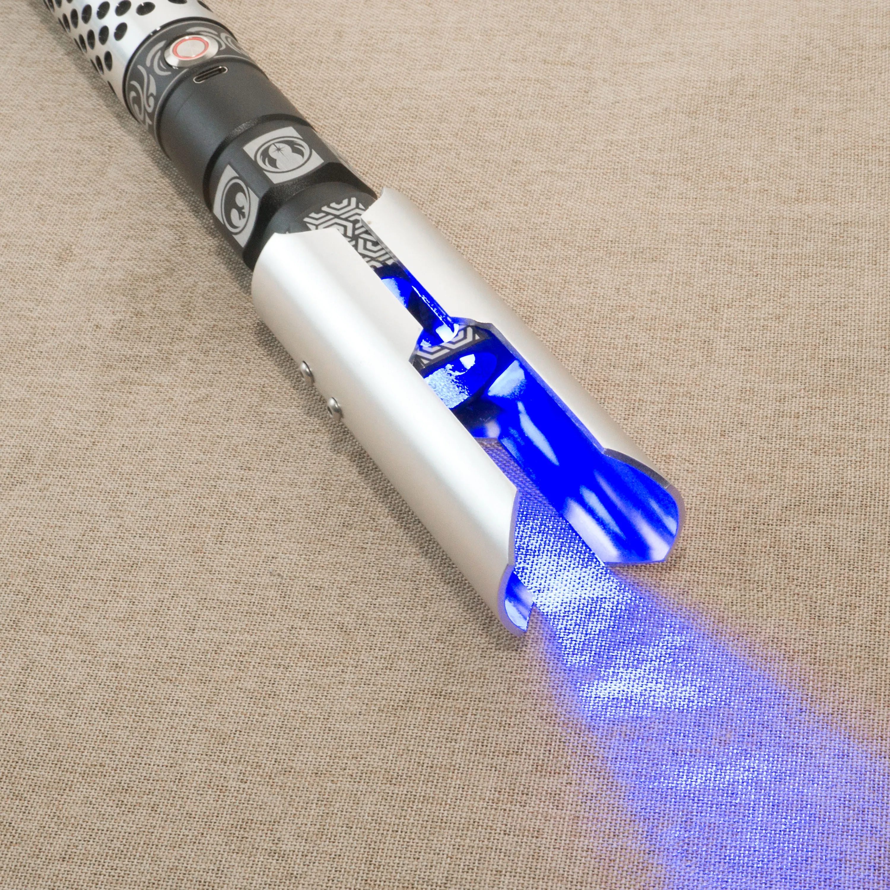 Jedi Knight Neo Pixel Smooth Swing Modello di incisione limitata Heavy Dueling Impugnatura in metallo Tipo-C Jedi Cosplay Giocattoli Spada laser
