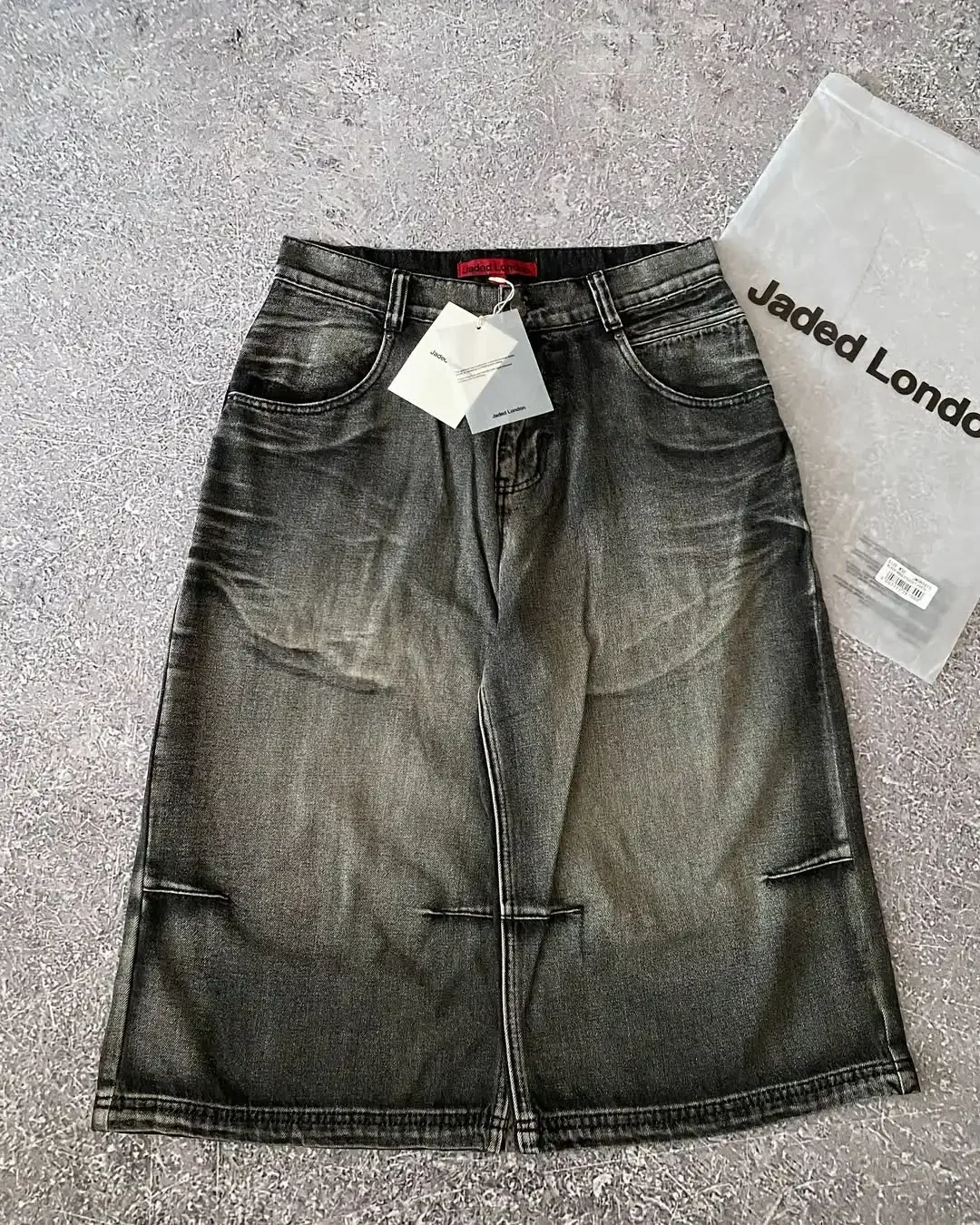 Harajuku Popular Knee Length Denim Shorts Retro Rivet Design Street Wing Pattern Y2K Fashion Punk Loose Wide Leg Pants Men Women