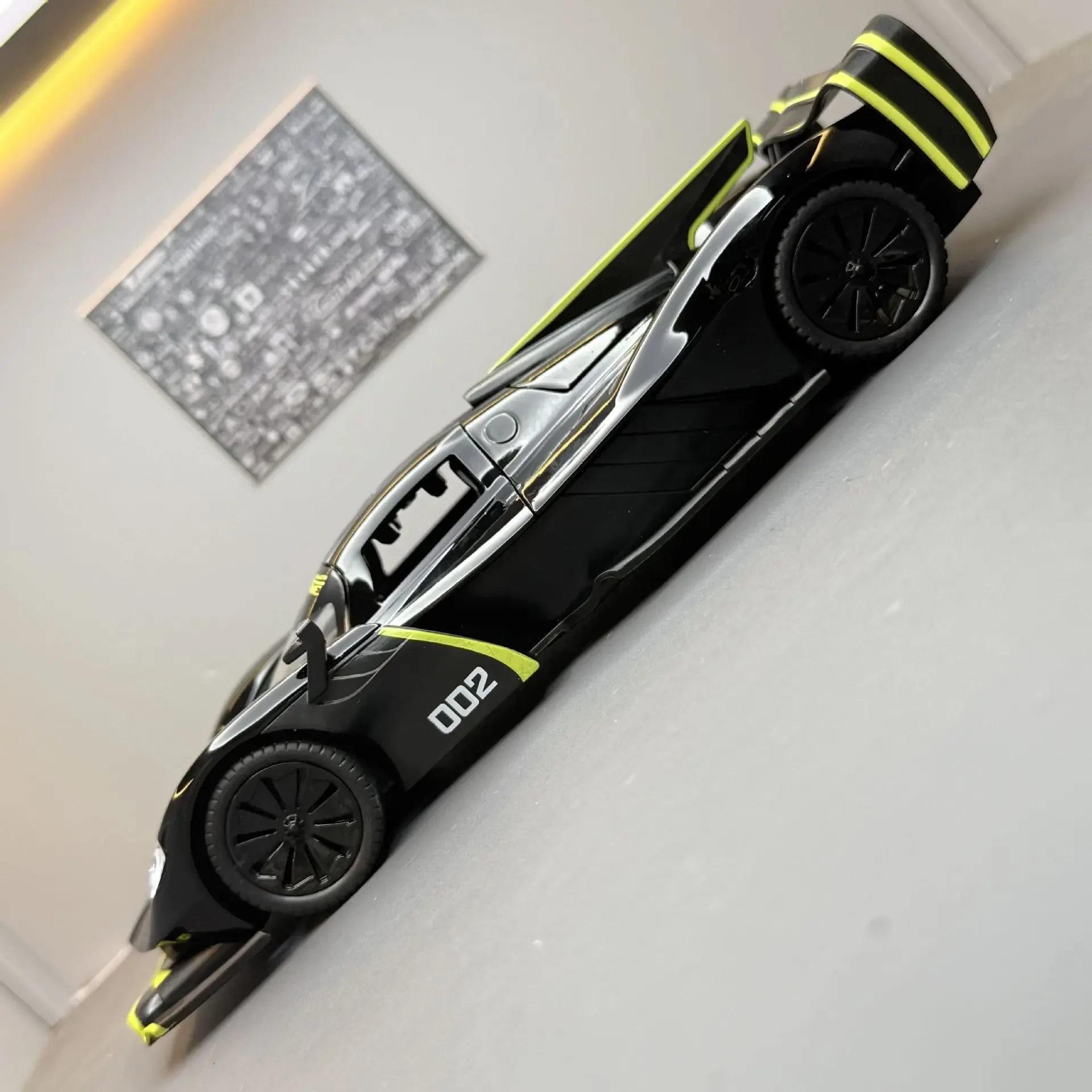 1:24 รถซูเปอร์คาร์วาลคิรี โมเดลรถอัลลอย มีเสียงและไฟ ของเล่นเด็กแบบดึงหลัง ของสะสม ของขวัญวันเกิด