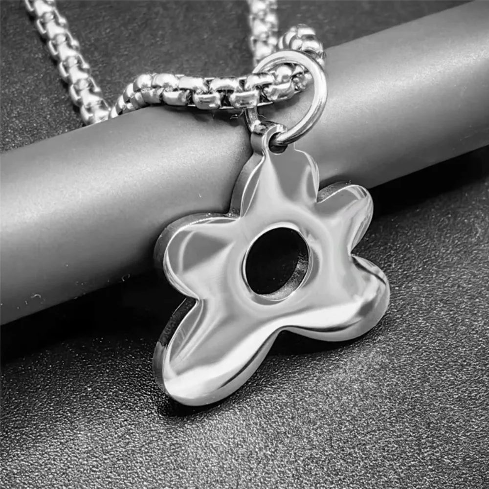 Creative Stainless Steel Flower Pendant Flower Shaped Personality Choker Chain Exquisite Fashion Jewelry Rapper Fan Gift