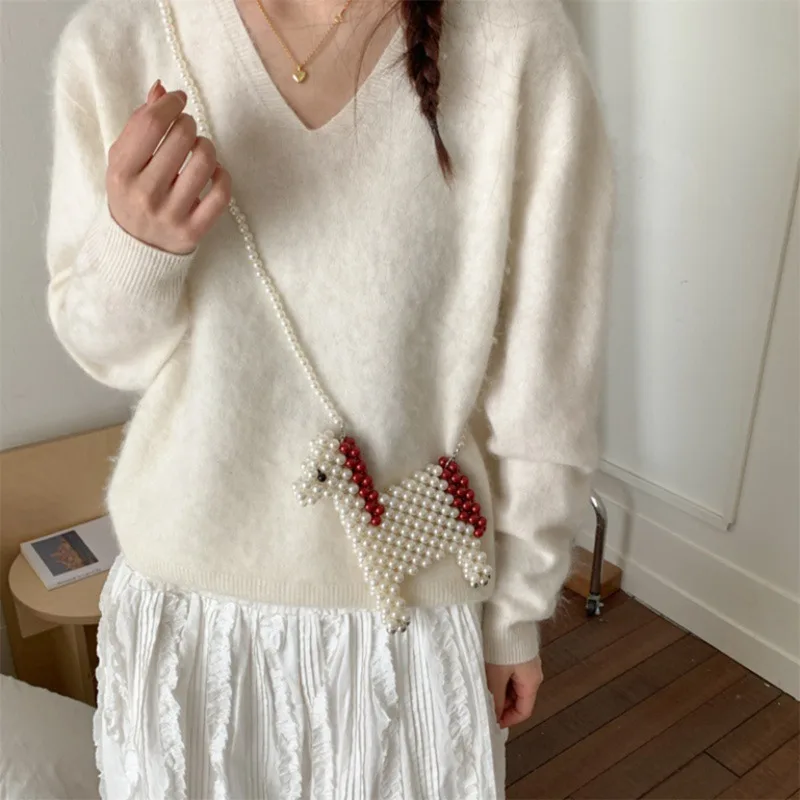 

Супермилый мини-клатч в форме лошади – идеально подходит для переноски наушников и необходимых вещей, аксессуар для повседневных прогулок, компактный и очаровательный.