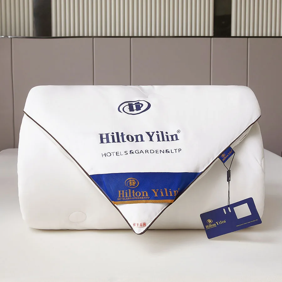 Hotel Style Comforter Queen King Lightweight Fluffy Comfortable and Breathable Soft Winter Quilt Very Warm 220x240 Quilts Blanke