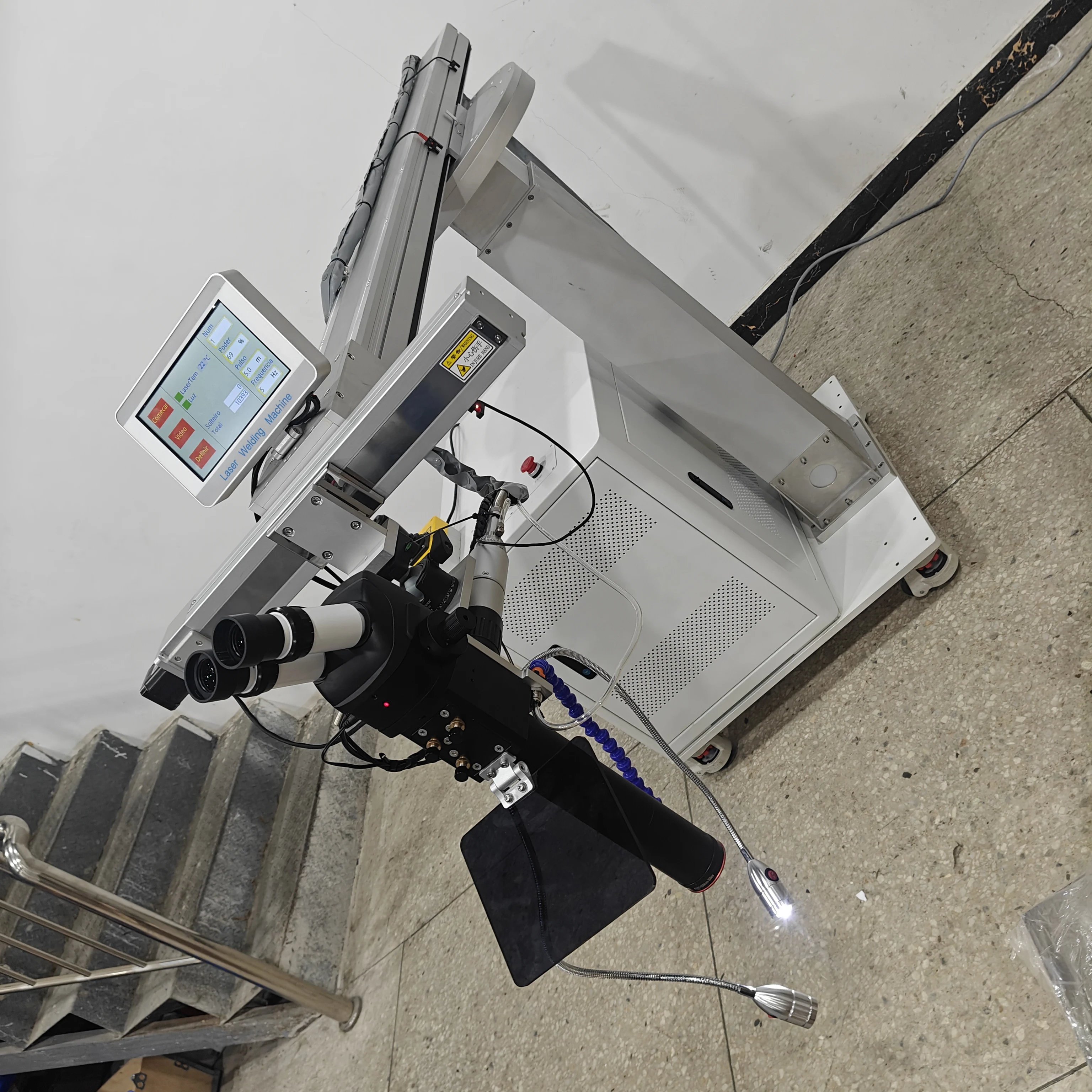 

Многофункциональный лазерный полуавтоматический сварочный аппарат для различных металлических форм и компонентов, автоматическая лазерная волоконная лазерная сварка