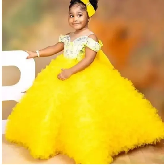 Gelbe geschwollene Blumen mädchen Kleid Tüll V-Back Perlen mit Bogen Baby Geburtstag für Hochzeit Prinzessin Party Erstkommunion Ballkleider