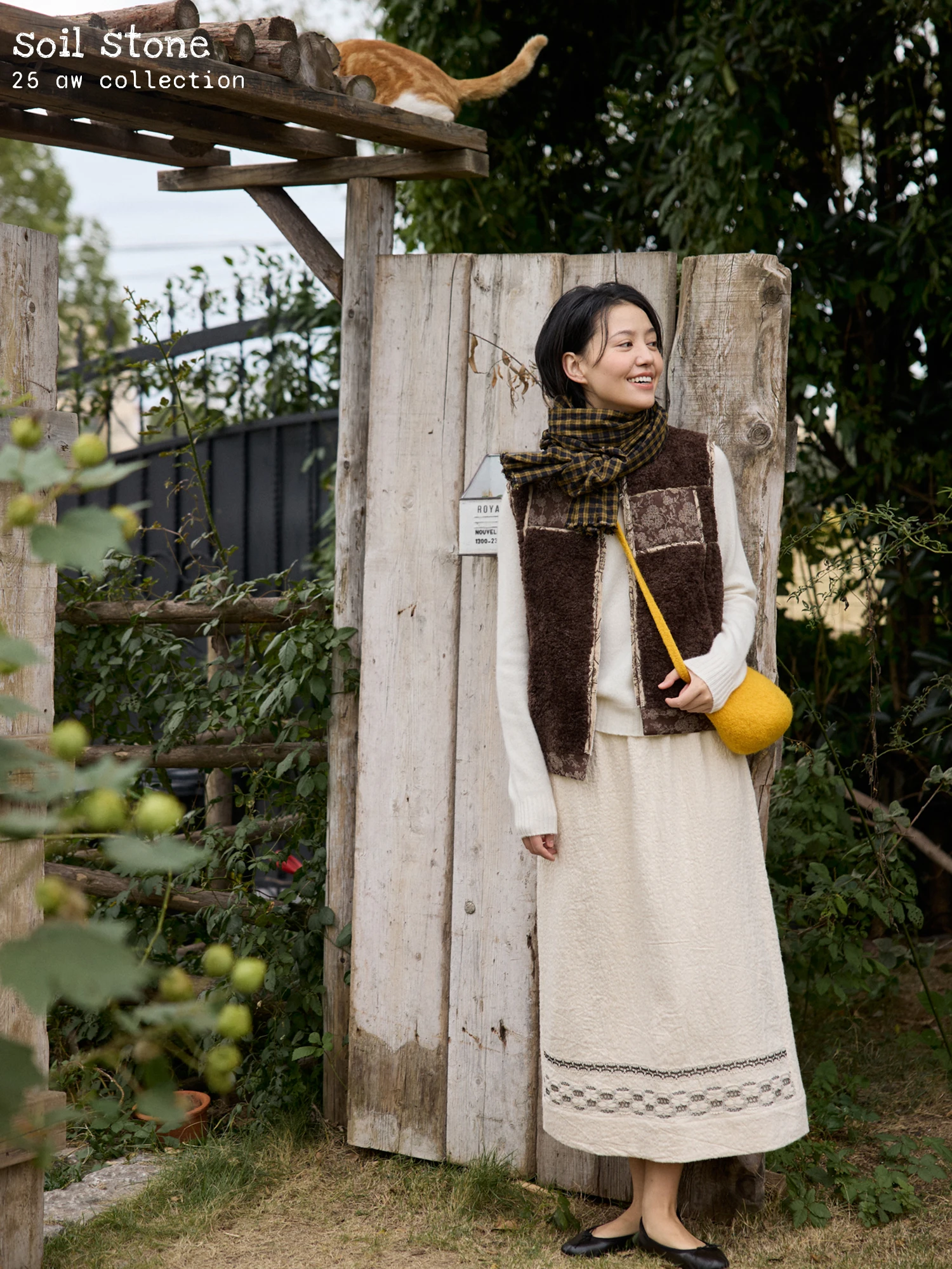 

Double-Sided Wearable Lamb Fur Patchwork V-Ne Vest Soil Stone Loose Pastoral Feel Brown Woolen Knitwear for Women