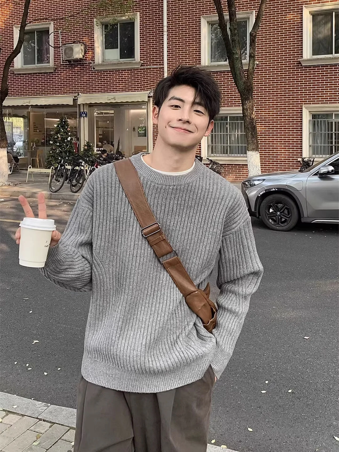 

Light ey round Ne Knitwear Men Winter Korean Sle Lazy Knitted irt Base Layer irt Ci Walk Outdoor Casual Faion