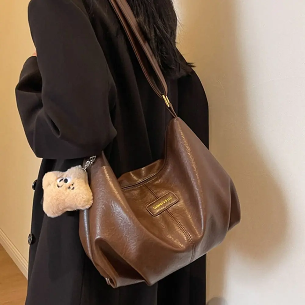 

Elegant PU Dumpling Bag with Cute Pendant Large Capacity Casual Crossbody Bag Versatile Soft Leather Messenger Bag Shopping
