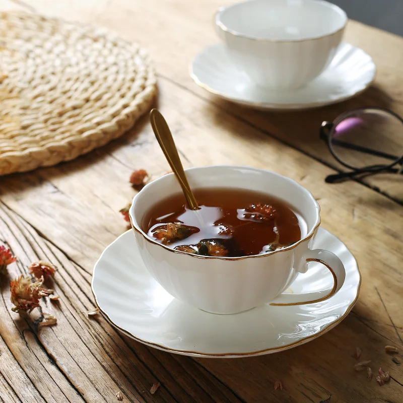 

Creative Ceramic Coffee Tea Breakfast Milk Mugs with Dish Handle Drinkware French Retro Coffee Cup Couple Mug Saucer Set