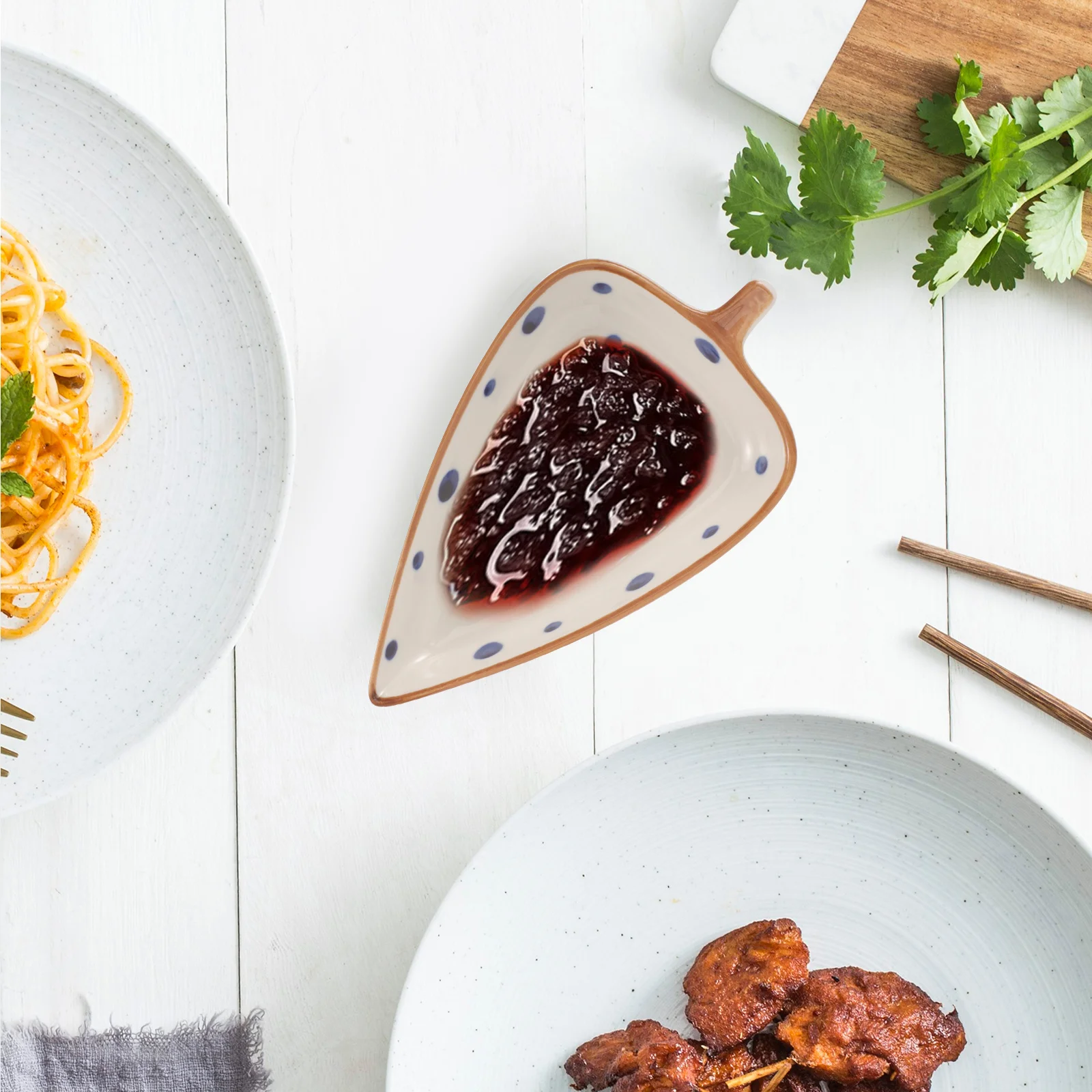 

Creative Leaf Ceramic Sauce Dish Decorative Snack Plate Tabletop Serving Tray for Home Restaurant Small Dipping Condiment Sauces