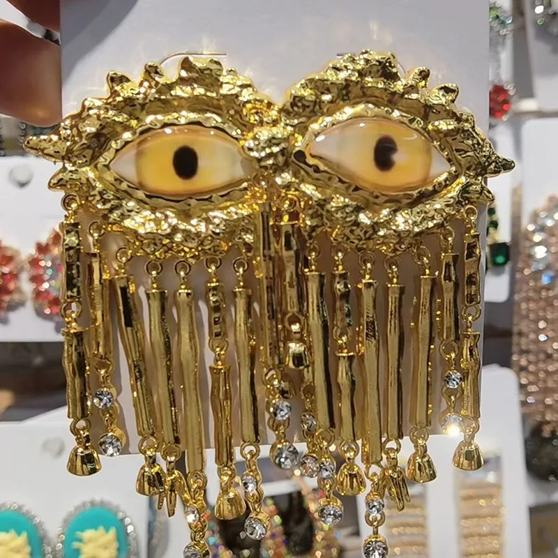 Schiapa's personality Devil‘s Eyes zircon earrings runway show face collection