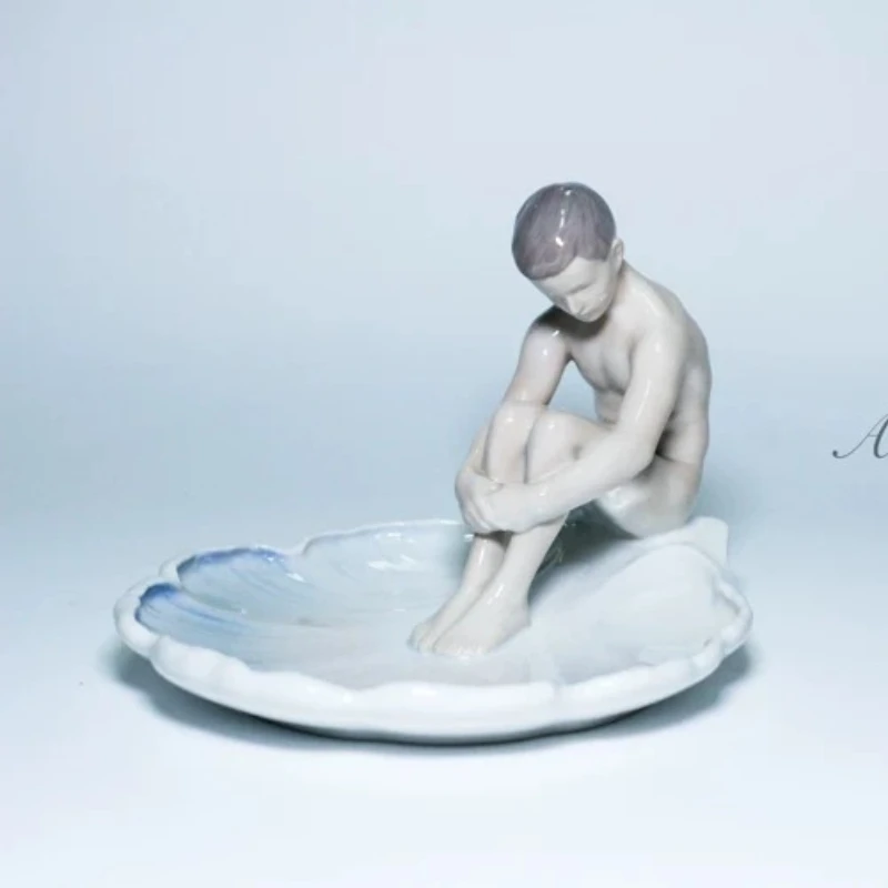 

Western antique ceramic sculpture art "meditation" plate decorative ornament