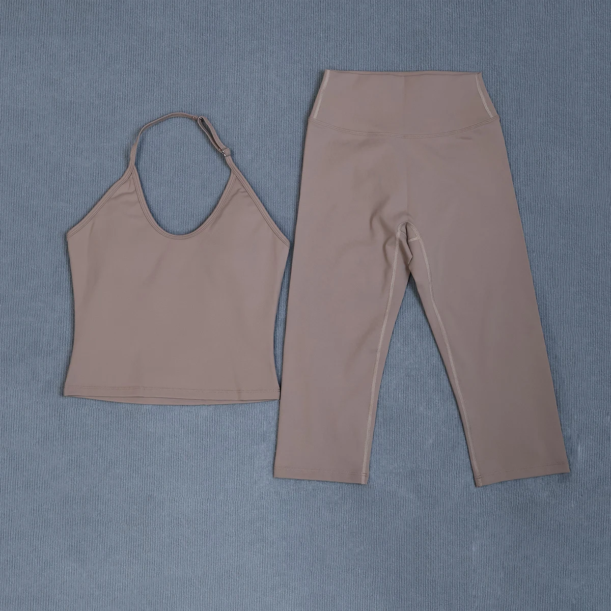 Damen Sommer-Sportset 2-teilig Ärmellose Stoßfeste Weste Capri-Leggings 3/4 Zweiteiliger Fitness-Yoga-Laufanzug für Outdoor-Aktivitäten – Detail 16