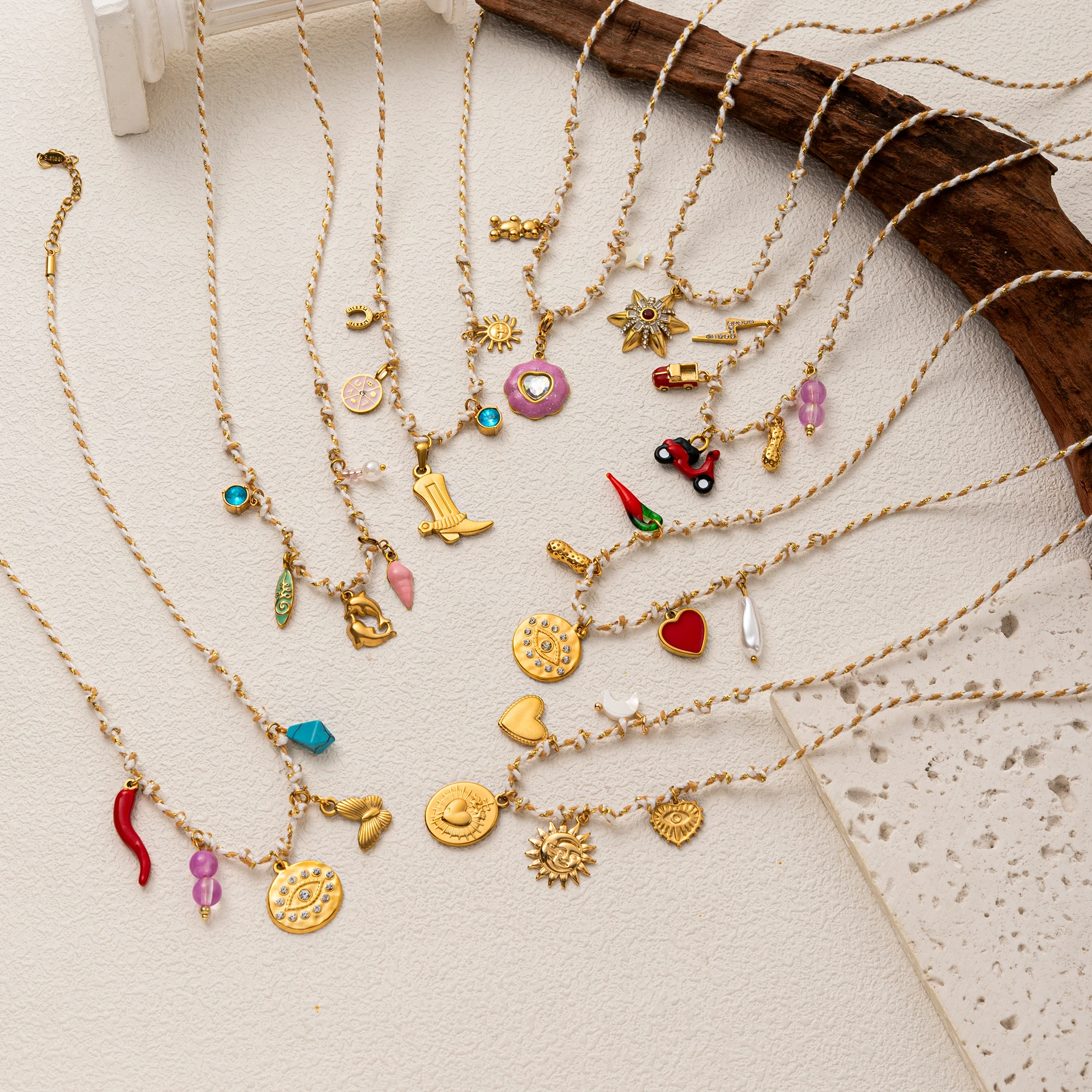 

Boho Charm Pendant Necklace for Women 18K Gold Plated Stainless Steel Y2K Vintage Layered Necklace Trendy Jewelry Gift
