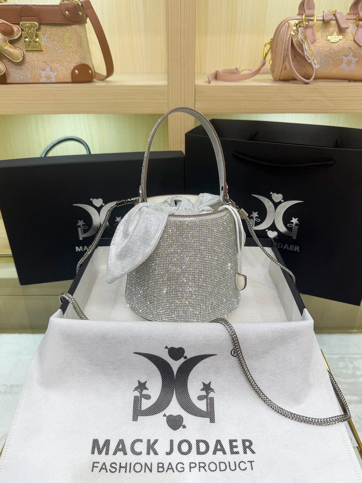 diamond-embedded-bucket-handbag-women's-summer-2026-fashion-chain-bag-mack-jodaer-french-artistic-style-single-shou