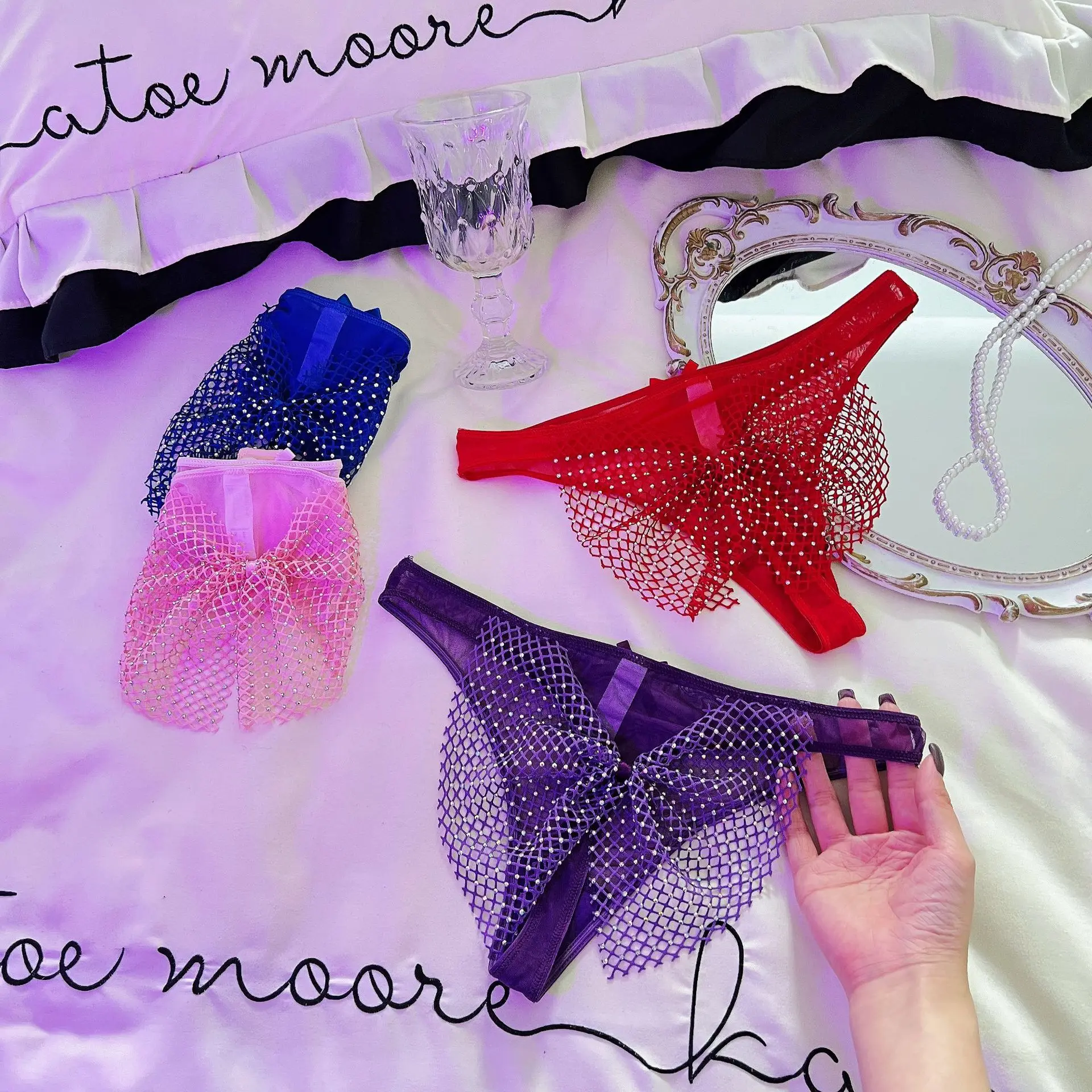 تألق الماس شبكة جوفاء مثير الملابس الداخلية النسائية فراشة كبيرة منخفضة الخصر الصيد صافي منظور تنفس ثونغ للمرأة