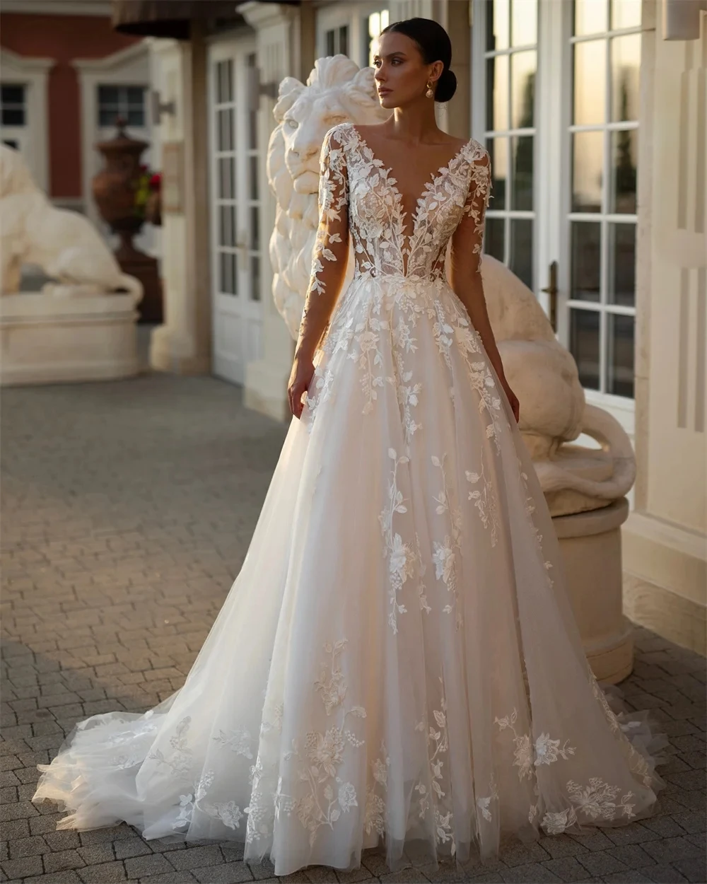

2026 Vintage Wedding Dresses Sheer V-neck Long Sleeves Lace Appliques Backless Tulle Bridal Gowns Women's Vestido De Novia
