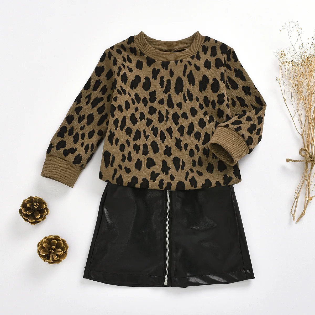 Autumn popular new products, neutral baby suit, leopard print sweater + leather skirt two-piece set