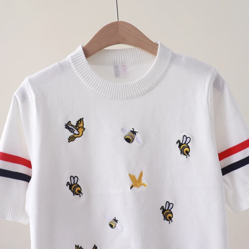 Summer new style college wind two-sleeved color ribbon bee animals embroidered round collar sleeve short-sleeved knitted T-shirt