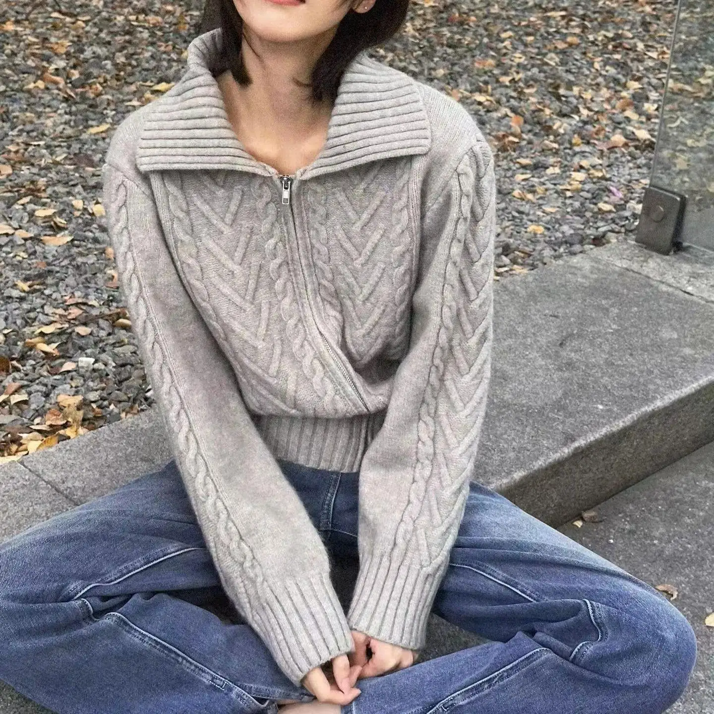 

A Tweed Zipper Sweater Jacket for Women in Autumn and Winter with A Thick Design and A Unique Laid-back Style Knitted Cardigan