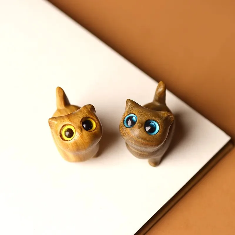Green sandalwood carving strange kitten animal creative wooden cute cat play hand handle a small birthday gift craft