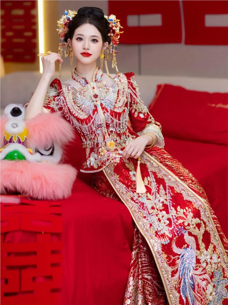 

New Chinese-style wedding dress dragon and phoenix gown for women