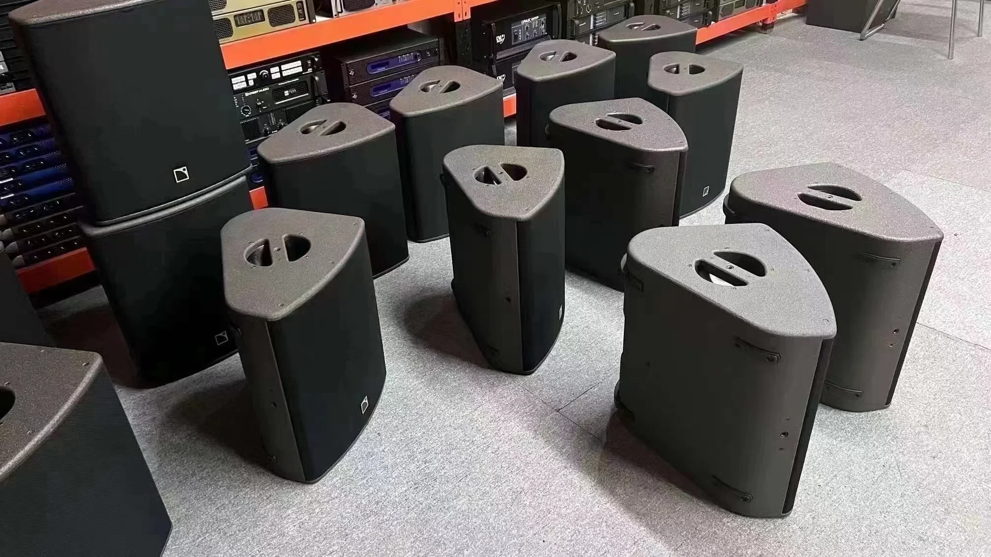 Speaker array linear frekuensi penuh, Akus Perancis Akus X12 autentik asli bekas/bekas