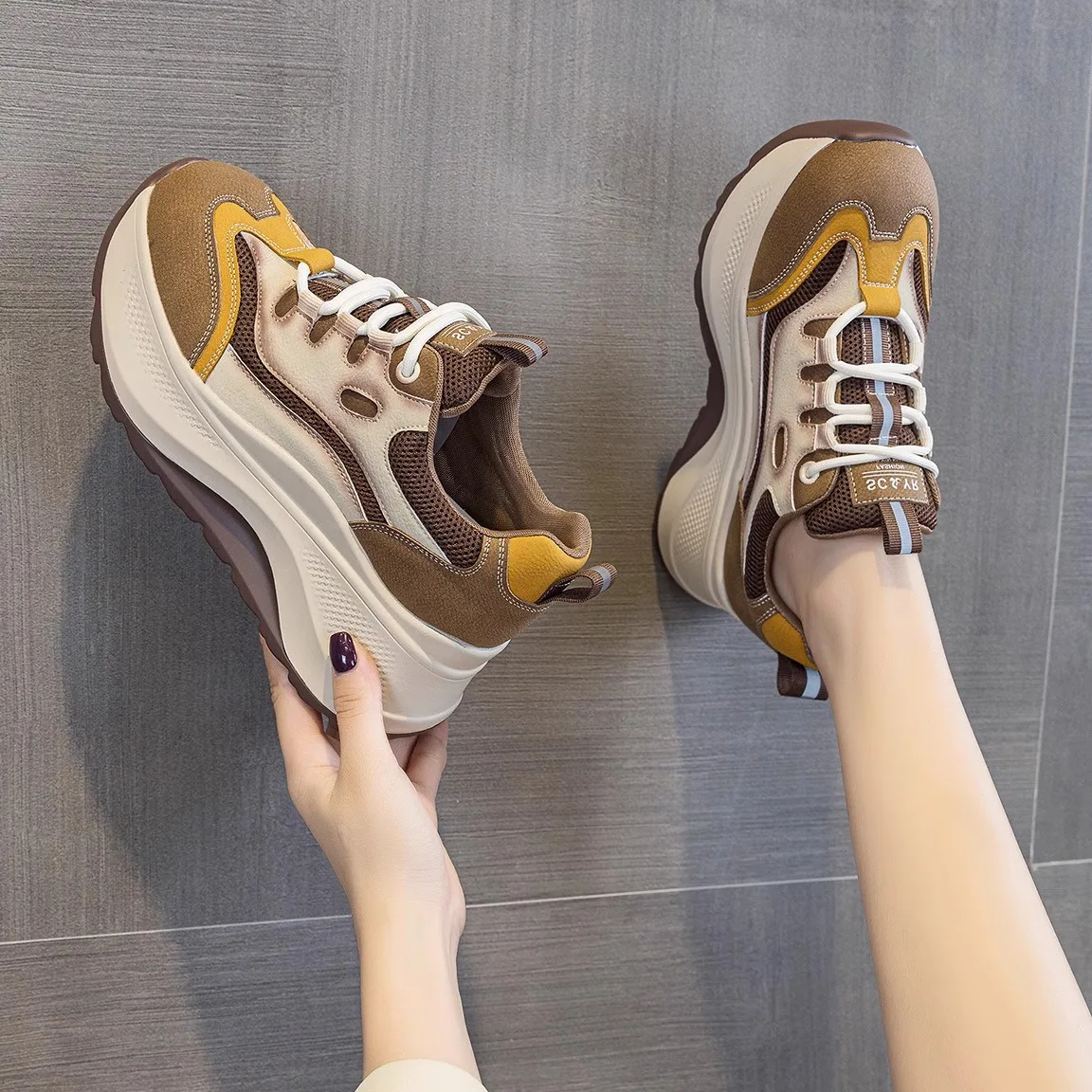 

Casual Fashionable Thick Bottomed Genuine Leather Dad Shoes for Women Comfortable Soft Soled Versatile Sporty Low Top Shoes