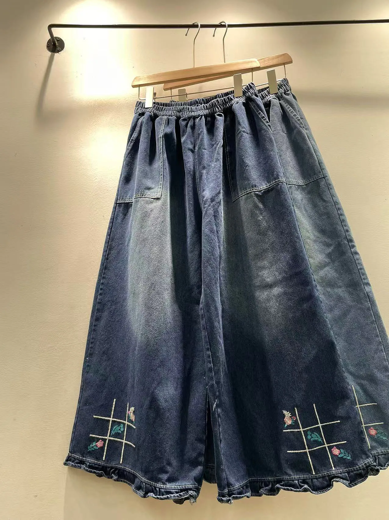 

Autumn Women's Loose Jeans Embroidered Flower Casual Pants Elastic Waist Nine Points Girls Sle Floral Pattern Straight Leg