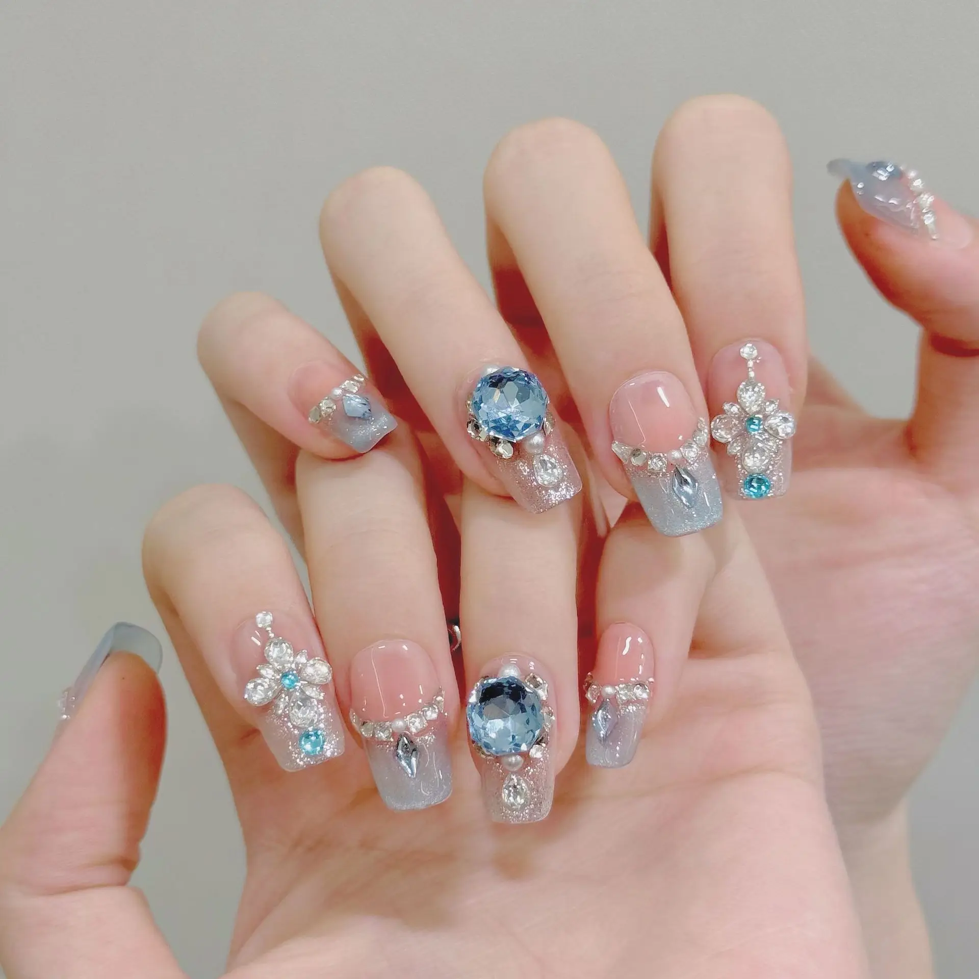 

YH001-32 Пресс для ногтей ручной работы, 10 шт., французский дымчатый глаз с блестящими бриллиантами для высококачественного образа, накладные накладки для ногтей