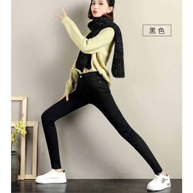 

Яркие цветные стандартные облегающие джинсы со средней талией, флисовые джинсовые брюки, Стрейчевые джинсы, брюки-карандаш, зимние Утепленные бархатные теплые джинсы для женщин