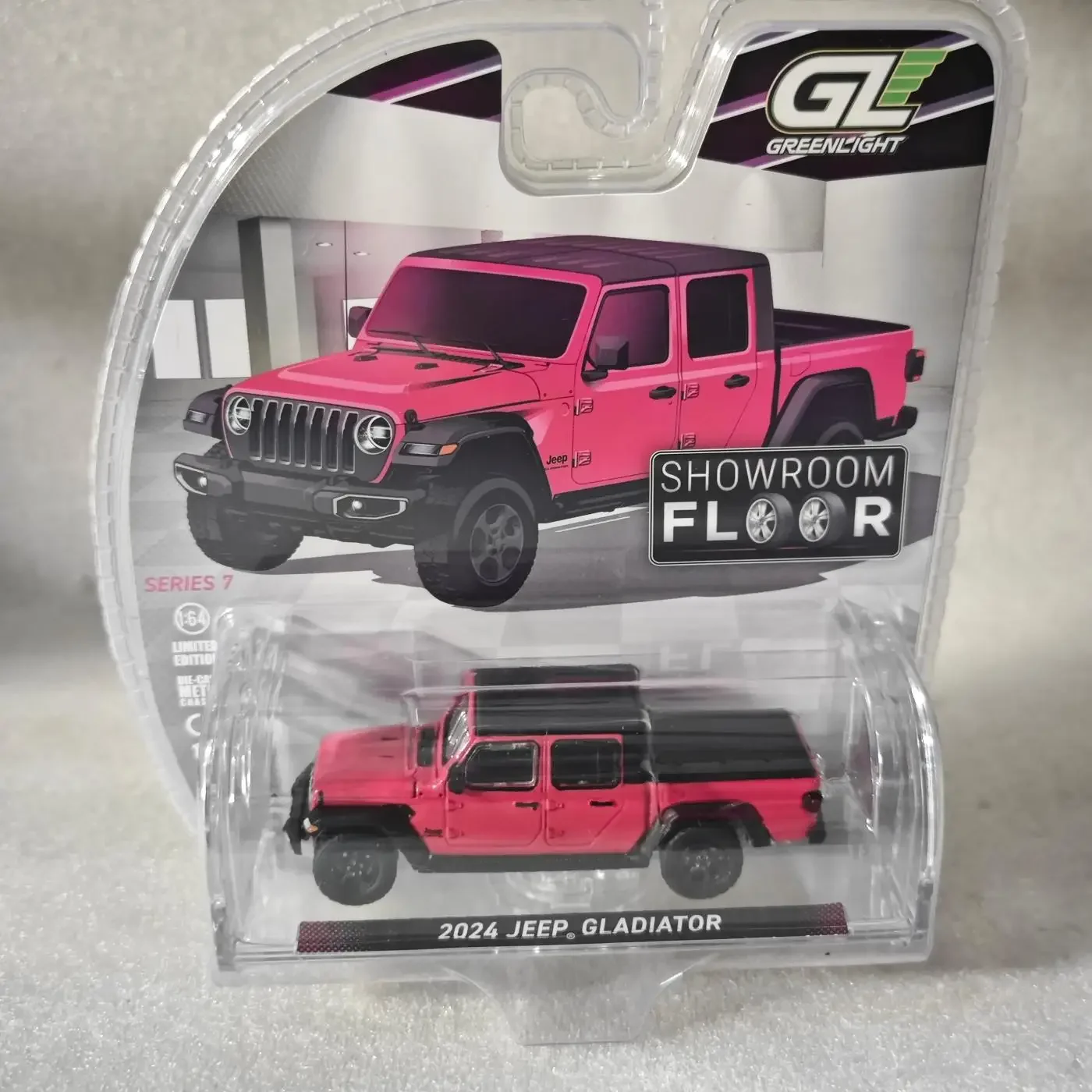 

GreenLight 1:64 Showroom Floor Series 7- 2024 Jeep Gladiator -Tuscadero