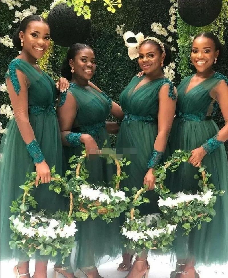 Dark Green Bridesmaid  Dresses Long Sleeves Lace Applique V Neck  Simple Ankle Length African Plus Size Maid Of Honor Gown
