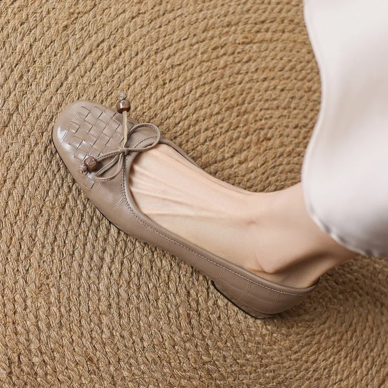 2025new quatro estações sapatos femininos pele de carneiro tecelagem arco quadrado leve e confortável fundo plano boca rasa único sapato