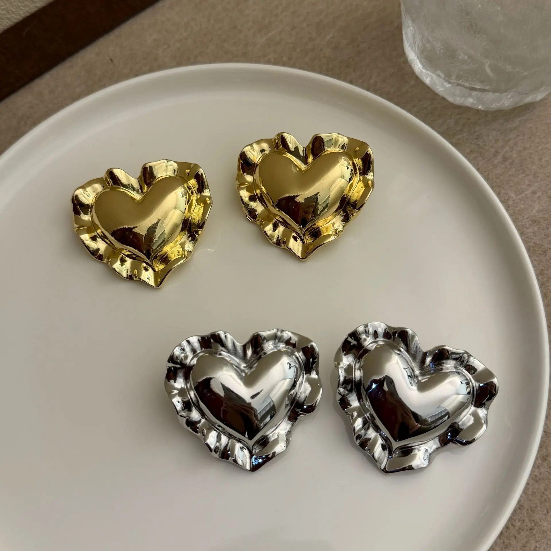 Vintage Large Metal Heart-shaped Earrings for Women European And American Personality Exaggerated Party Jewelry Accessories