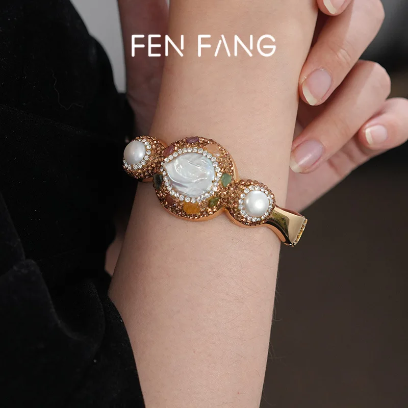 baroque-freshwater-pearl-bracelet-a-delicate-and-luxurious-piece-of-jewelry-women