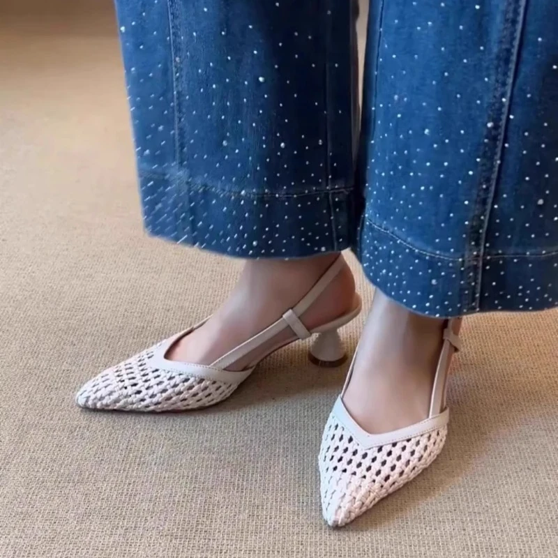 

Новые французские нишевые сандалии на высоком каблуке с вырезом на среднем каблуке и пряжкой на высоком каблуке с острым носком и неглубоким носком