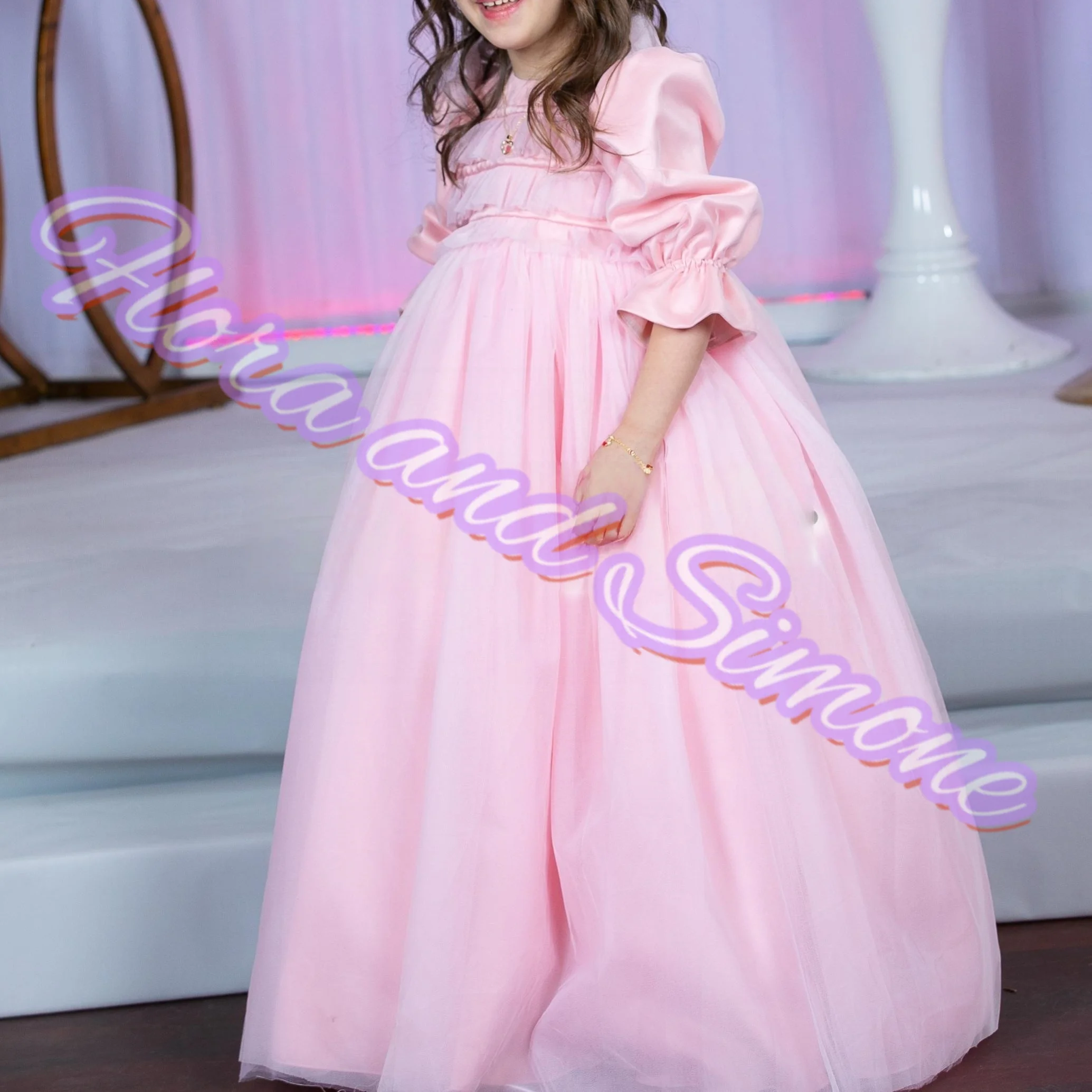 فساتين فتاة وردية بخياطة من الدانتيل وأكمام منتفخة فستان فتاة الزهور لحفلات الزفاف وحفلات الاستقبال الرسمية حسب الطلب