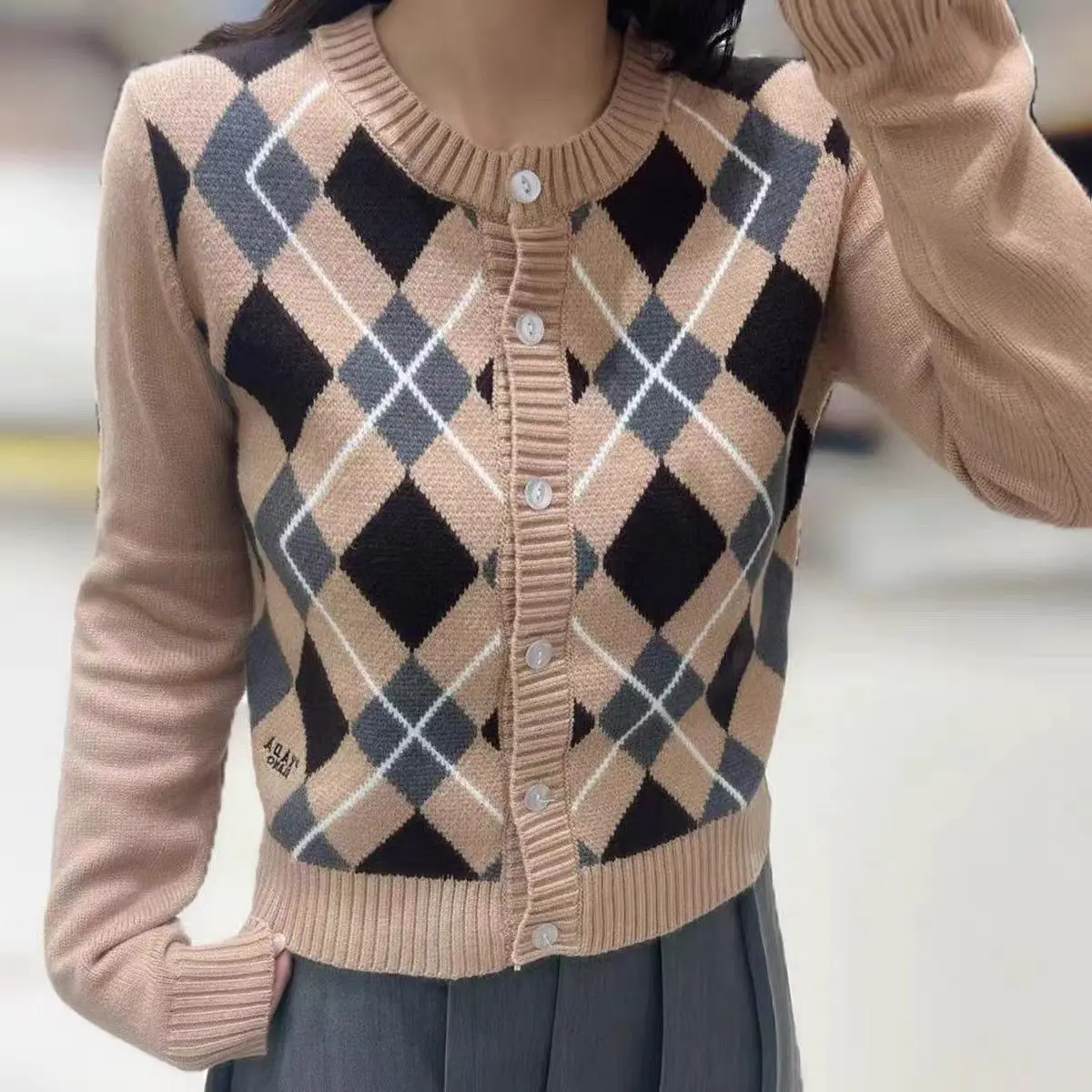 American Preppy Style Argyle Cardigan for Women, Crew Neck Button-Down Knit Sweater (Grey/Beige), Ideal for Fall Winter Layering
