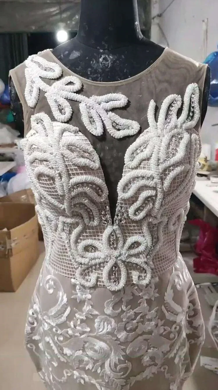 Customized Modest Scoop Neck Beads Appliques Wedding Dress Robe De Mariée Detachable Train Vintage Style Bridal Gown