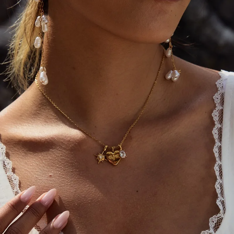

Classic 18k Gold Color Plated Stainless Steel Heart Mom Pendant White Zircon Octagonal Star Pendant Necklace Mother's Day Gift